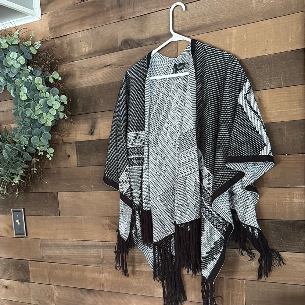 Elegant Black and White Patterned Shawl